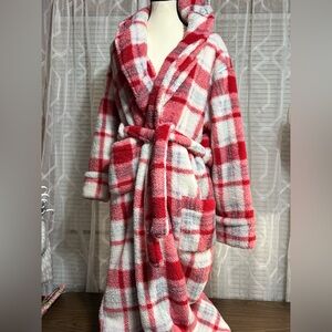Sonoma XS Red and White Fuzzy Robe 47” length 2 pockets Ties inside & Out
